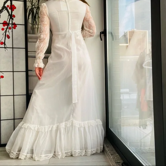 Vintage Organza Ruffle Lace Layered Ivory White Bishop Long Sleeve Wedding Dress - Picture 14 of 17